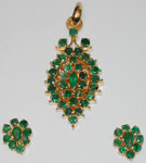 Code KJGJE 2612Emeralds Pendent Set, click here to see large picture.